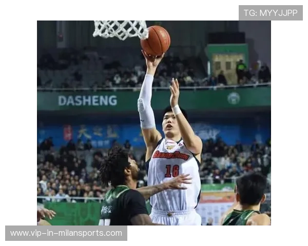 CBA焦泊乔对抗训练强硬提升,揭示赛场新力量 CBA焦泊乔对抗训练强硬提升,揭示赛场新力量