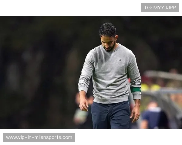 曼联定位球变化频出，布鲁诺一脚弧线球命中