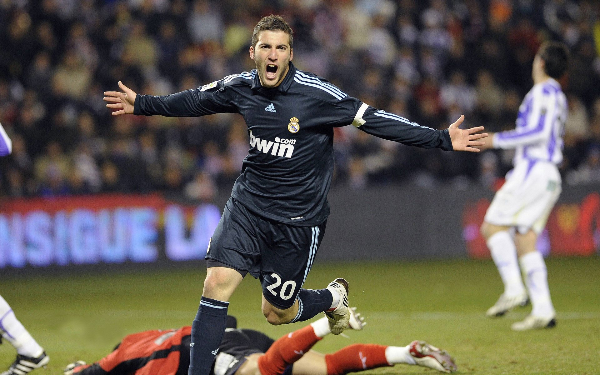 “马丁·高尔西的防守技巧精湛，阿根廷美洲狮队的未来支柱”