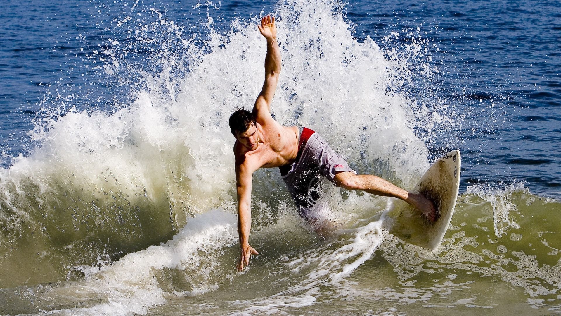 “阿根廷美洲狮队挑战世界强队，未来发展值得期待”