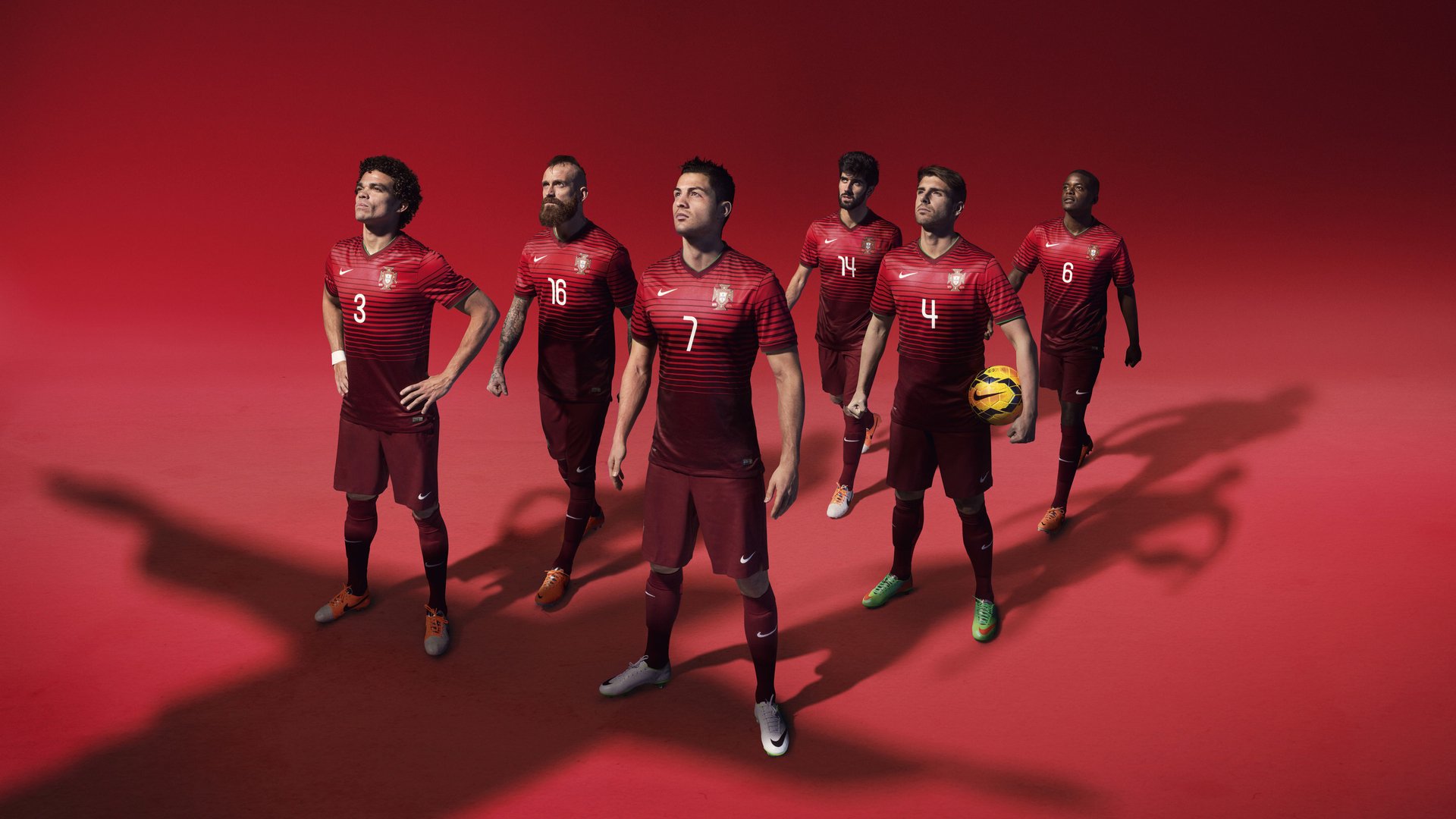 三前锋阵型牵制对方后场出球,篮球三前锋